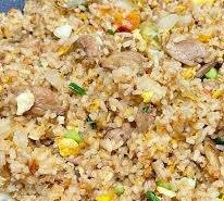 ข้าวผัดหมูชื้น