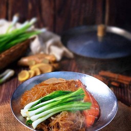 กุ้งอบวุ้นเส้น