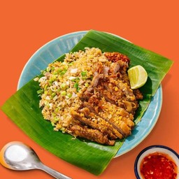 ข้าวผัดกระเทียมคอหมูทอด  -  Fried Rice With Garlic With Egg And Deep-Fried Pork Neck