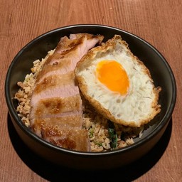 ข้าวผัดคอหมูย่าง