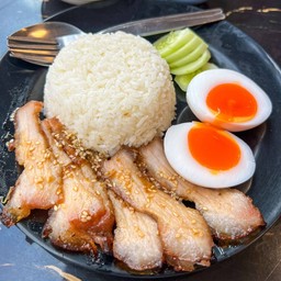 ข้าวคอหมูย่าง ไข่เยิ้ม