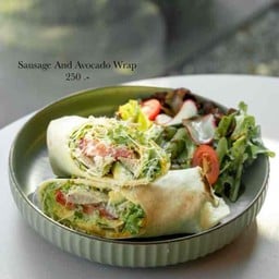 Sausage and avocado wrap - แรปไส้กรอก