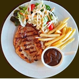 สเต็ก ข้าวหมูทอดนายเที่ยง