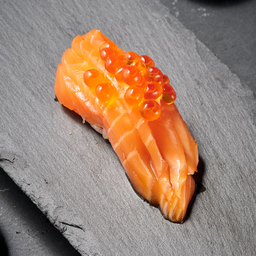 SALMON SUSHI