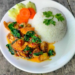 กระเพราหมูกรอบ