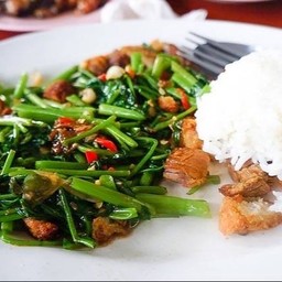 ข้าวผัดผักบุ้ง