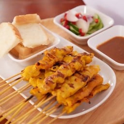 หมูสะเต๊ะนายชัดเจน โกลเด้นเพลส  สะพานสูง