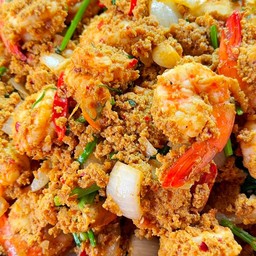 ข้าวผัดผงกระหรี่กุ้ง (ใส่ไข่ 1 ฟอง+นมสด)