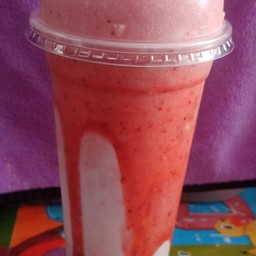 สตรอเบอรี่สมูทตี้