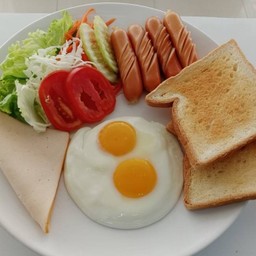 6.Fried egg + sausage + toast + ham