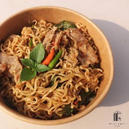 มาม่าผัดพริกสดโหระพา