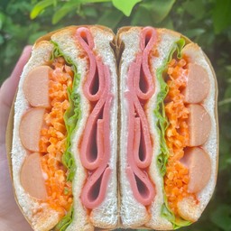 แซนวิชเกาหลีไส้ทะลัก ร้าน STT Sandwich