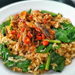 ข้าวผัดคะน้าปลากระป๋อง