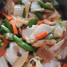 ผัดหนังหมู-เห็ดออริจิ