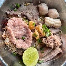 ก๋วยเตี๋ยวหมู+เครื่องในหมู