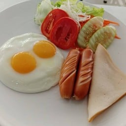 3.Fried egg + sausage+ ham 