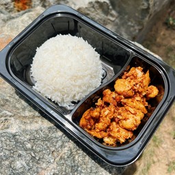 ข้าวราดไก่ทอดกระเทียม