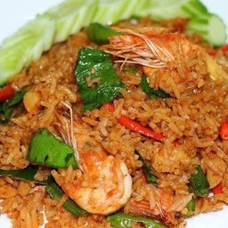 ข้าวผัดต้มยำทะเล (กุ้ง ปลาหมึก)
