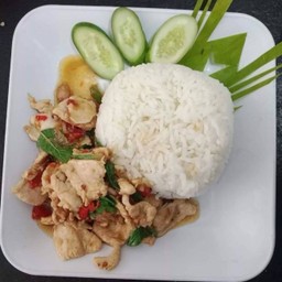 กะเพราไก่ราดข้าว