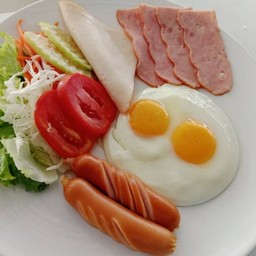 2.Fried egg + sausage + ham + bacon