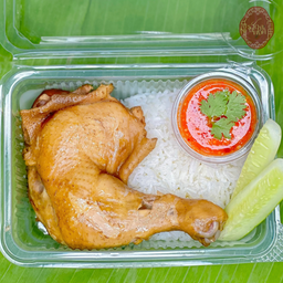 ข้าวน่องไก่ติดสะโพกต้มน้ำปลา