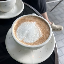 HOT LATTE (ลาเต้ร้อน)