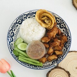 ข้าวขาว+น้ำพริกกะปิ ไข่ชะอม ไก่ทอด