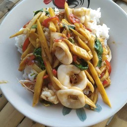 กระเพราทะเลหน่อไม้