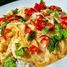 ข้าวหน้าไข่ข้นพริกสด