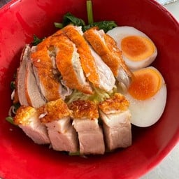 บะหมี่แห้งเป็ดย่างหมูกรอบ+ไข่ต้ม