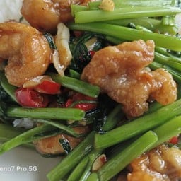 ผัดผักบุ้งไก่กรอบ