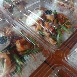 กระเพราหมูสับ+เครื่องในไก่