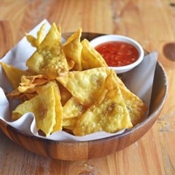 Baan Ski Cafe and Cuisine บ้านสกี คาเฟ่ แอนด์ คูซีน (สุทธิสาร)