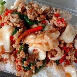 กระเพราหมูสับทะเล