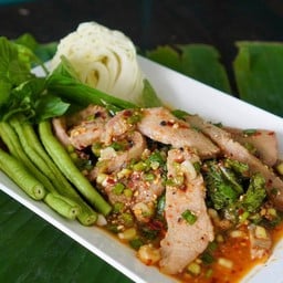 น้ำตกคอหมูย่าง