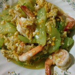 แตงผัดไข่ใส่กุ้ง