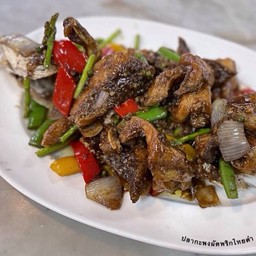 ปลากะพงผัดพริกไทดำ(ตัว)