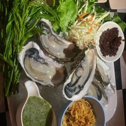 หอยนางรมตัวใหญ่5ตัวพร้องเครื่องเคียง