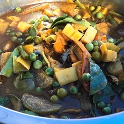 แกงไตปลา ผักรวมตีนไก่