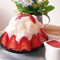 บิงซูสตอเบอรี่ ท็อปปิ้งฟรีค่ะ