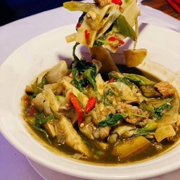 แกงหน่อไม้/แกงเปรอะ