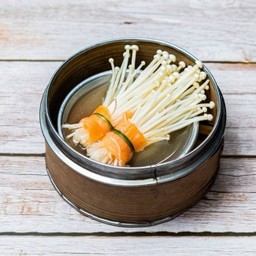 26. แซลม่อนพันเห็ดเข็มทอง