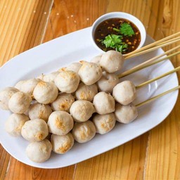 ลูกชิ้นหมูปิ้งจัมโบ้ ชุดละ 10 ไม้