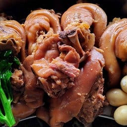 ขาหมูตุ๋นยาจีน บขส. เจ้าเก่า ร้านเรามีร้านเดียว ไม่มีสาขาอื่น