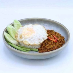 ข้าวคั่วกลิ้งหมู ไข่ดาว. Southern Stir-Fried Pork With Yellow Curry Paste