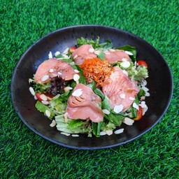 สลัดแซลมอนรมควัน - Smoked Salmon Salad