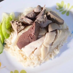 ข้าวมันไก่ต้ม + เครื่องใน