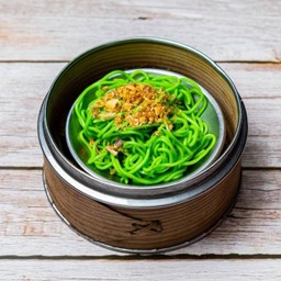 43. บะหมี่หยกราดกระเทียม