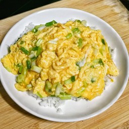 ข้าวหน้าไข่ข้นต้นหอม