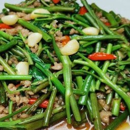 ผัดเผ็ดผักบุ้งนาใส่หมู